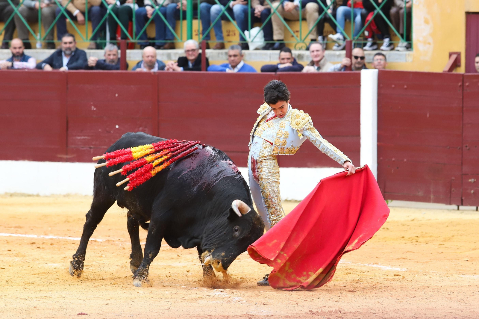Imágenes de la novillada previa a la Semana Santa en la plaza de toros de La Línea