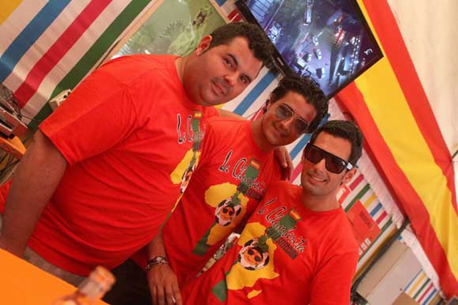 Tres chicos en una de las casetas

Foto: Vanessa Perez/J.M.Q.