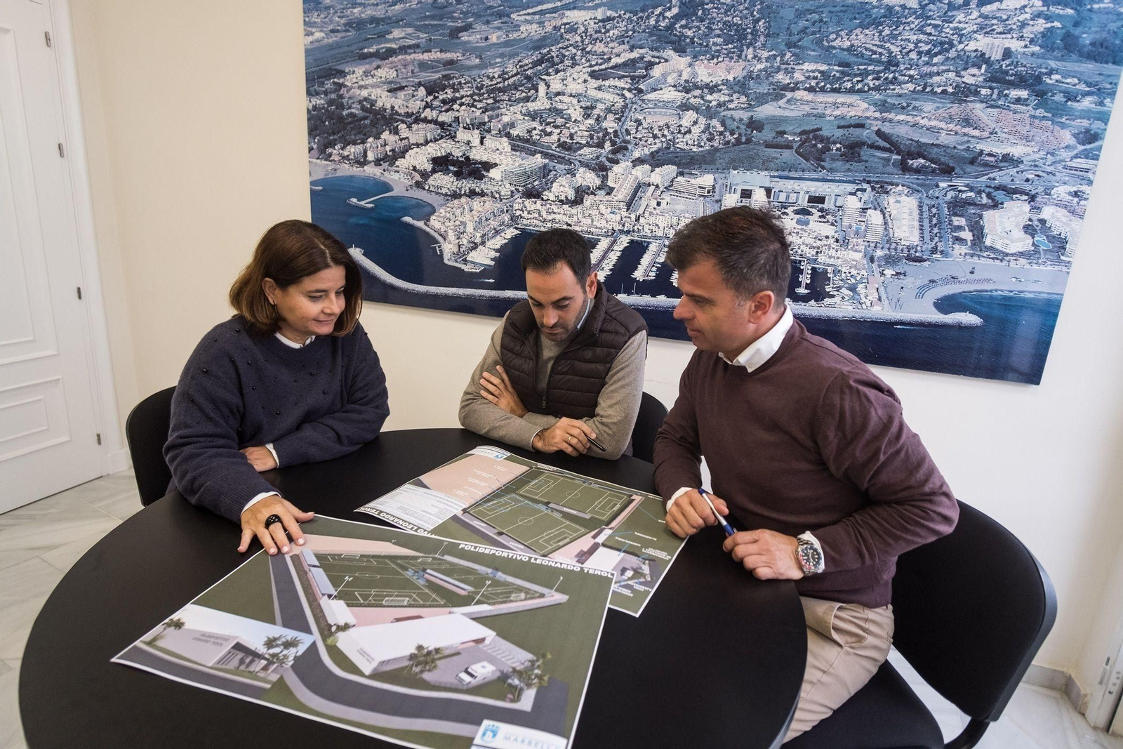 Los representantes municipales al anunciar la iniciativa.