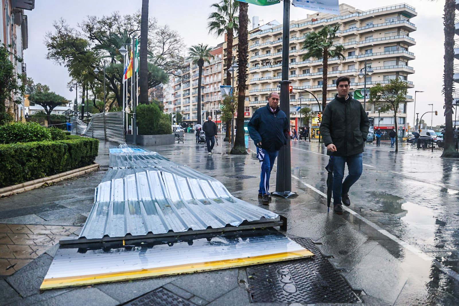 Fotografías de las incidencias de la borrasca Joseph durante la mañana