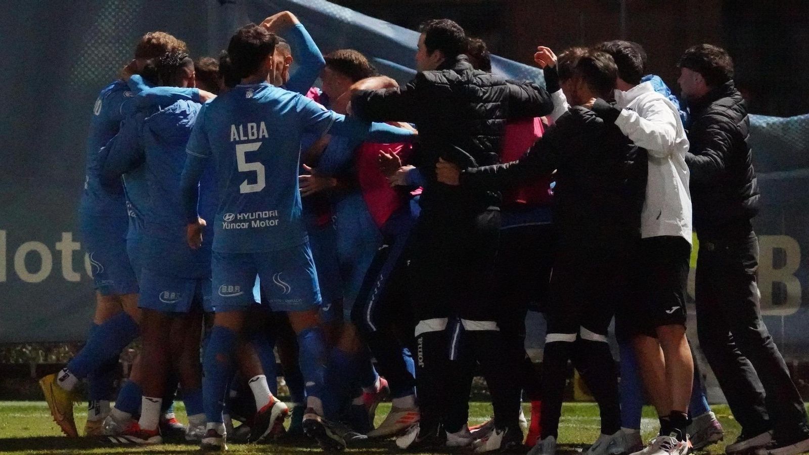 El Fuenla celebra su última victoria. El Fuenla celebra su última victoria.