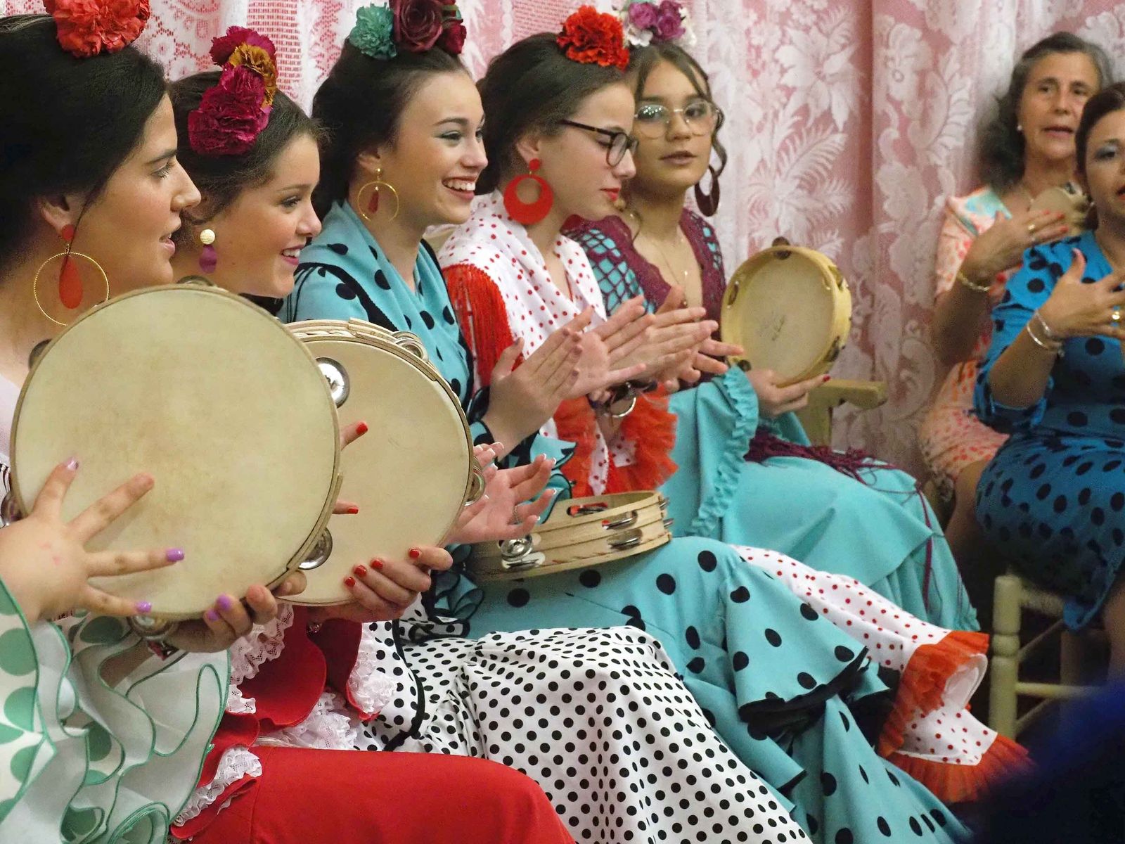 La localidad de Alosno vive con intensidad su festividad de las Cruces de Mayo.