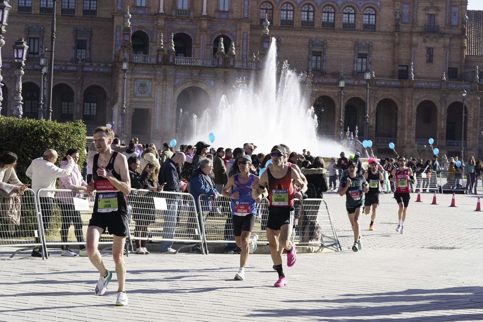 El Zúrich Maraton de Sevilla 2026 en la Plaza de España, galería 1