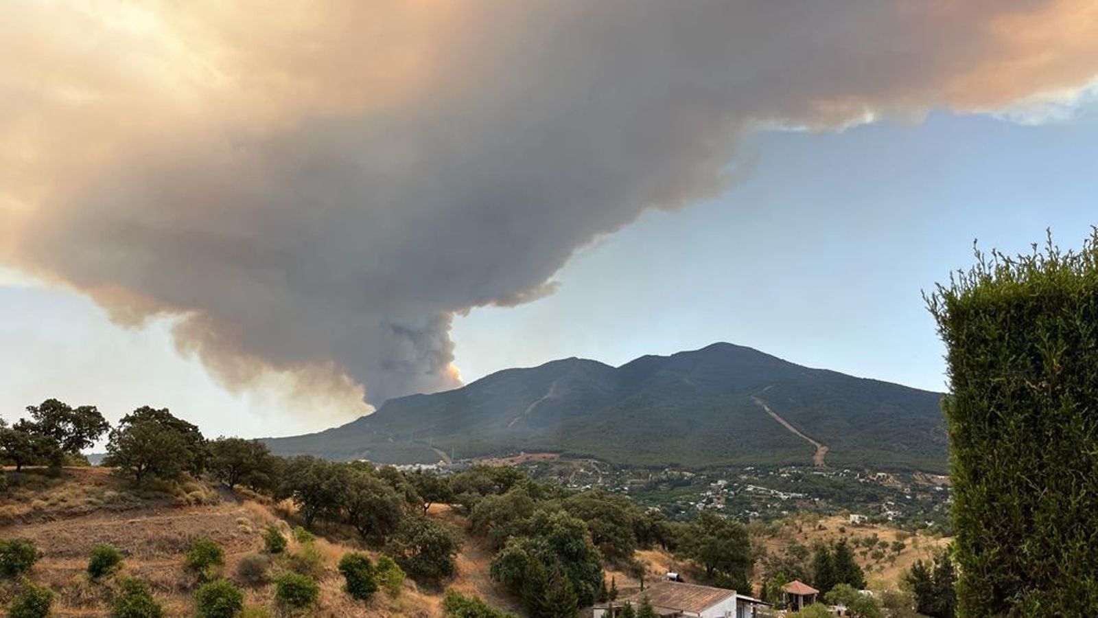 Foto desde la cara opuesta de la sierra