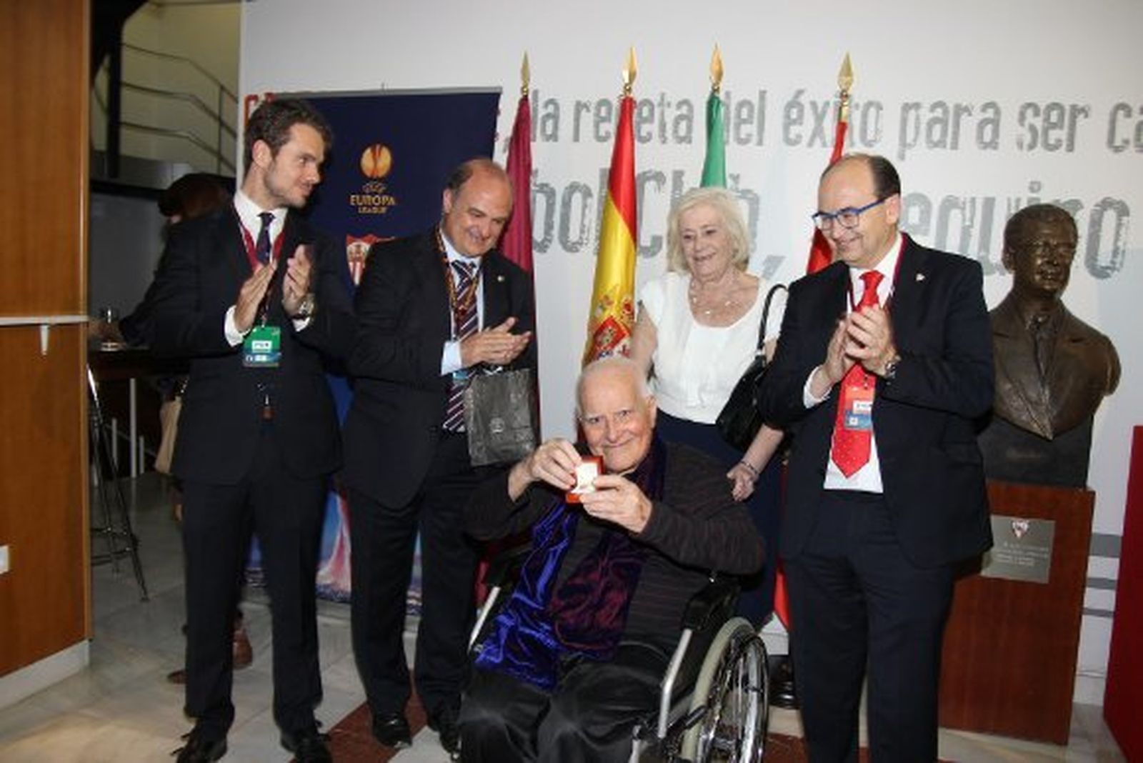 Luto por el autor del mosaico que enorgullece al sevillismo