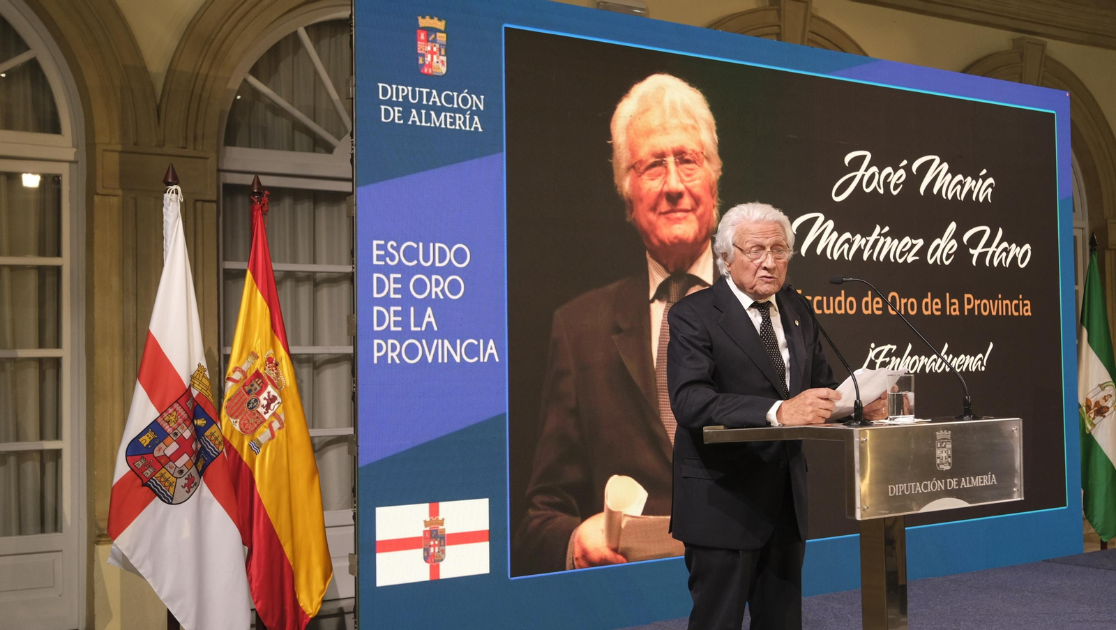 Imágenes de la entrega del Escudo de Oro de la Provincia de Almería a José María Martínez de Haro