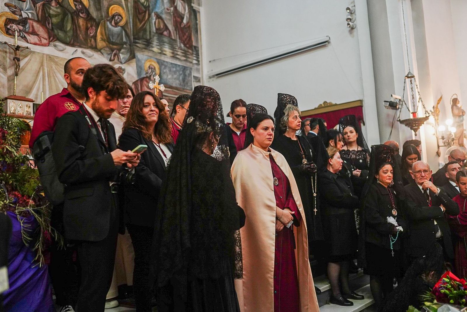 Fotos: Desolación bajo la lluvia en el Zaidín:  Trabajo y Luz suspende su estación de penitencia