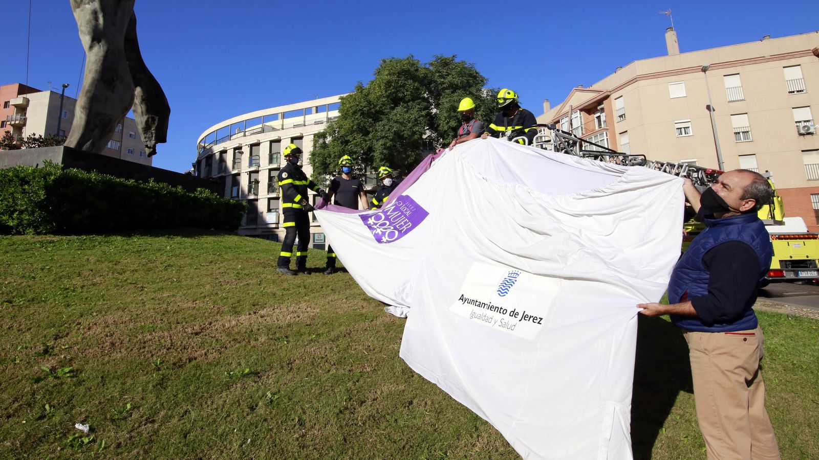 Imágenes del Minotauro vestido contra la Violencia de Género