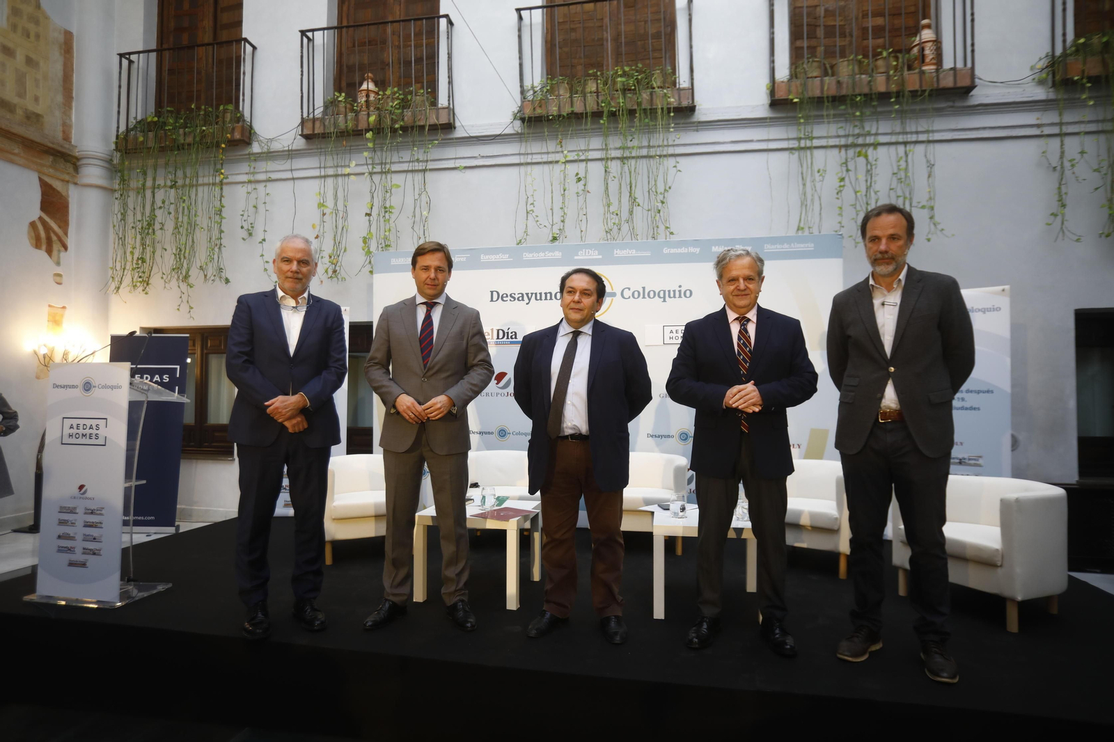 Fografías del desayuno coloquio de Grupo Joly: El urbanismo dos años después del covid