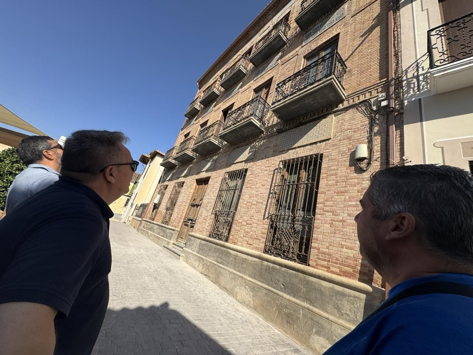 Vista exterior de la Casa de Telégrafos de Pinos Puente