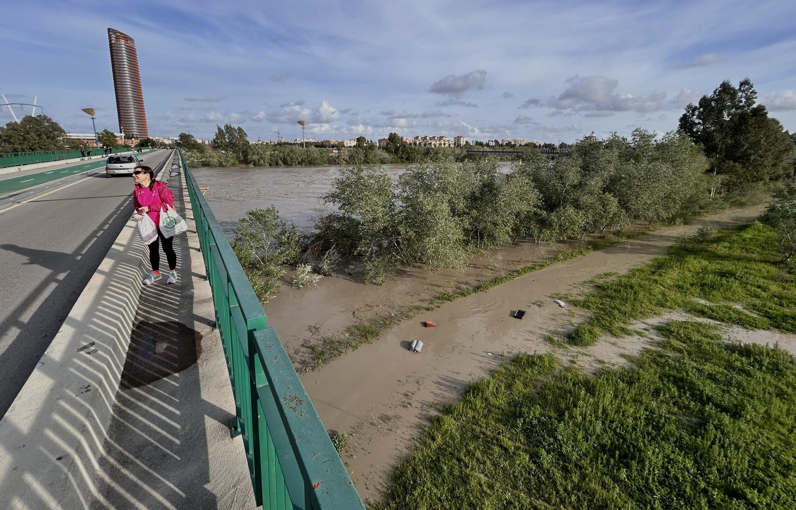 Las imágenes de la crecida del río Gualquivir en Sevilla