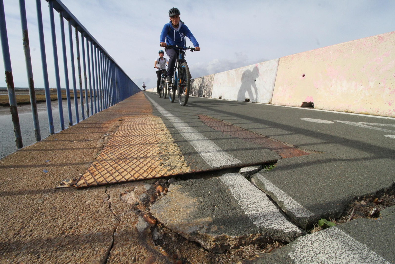 Imágenes del mal estado del puente Sifón.