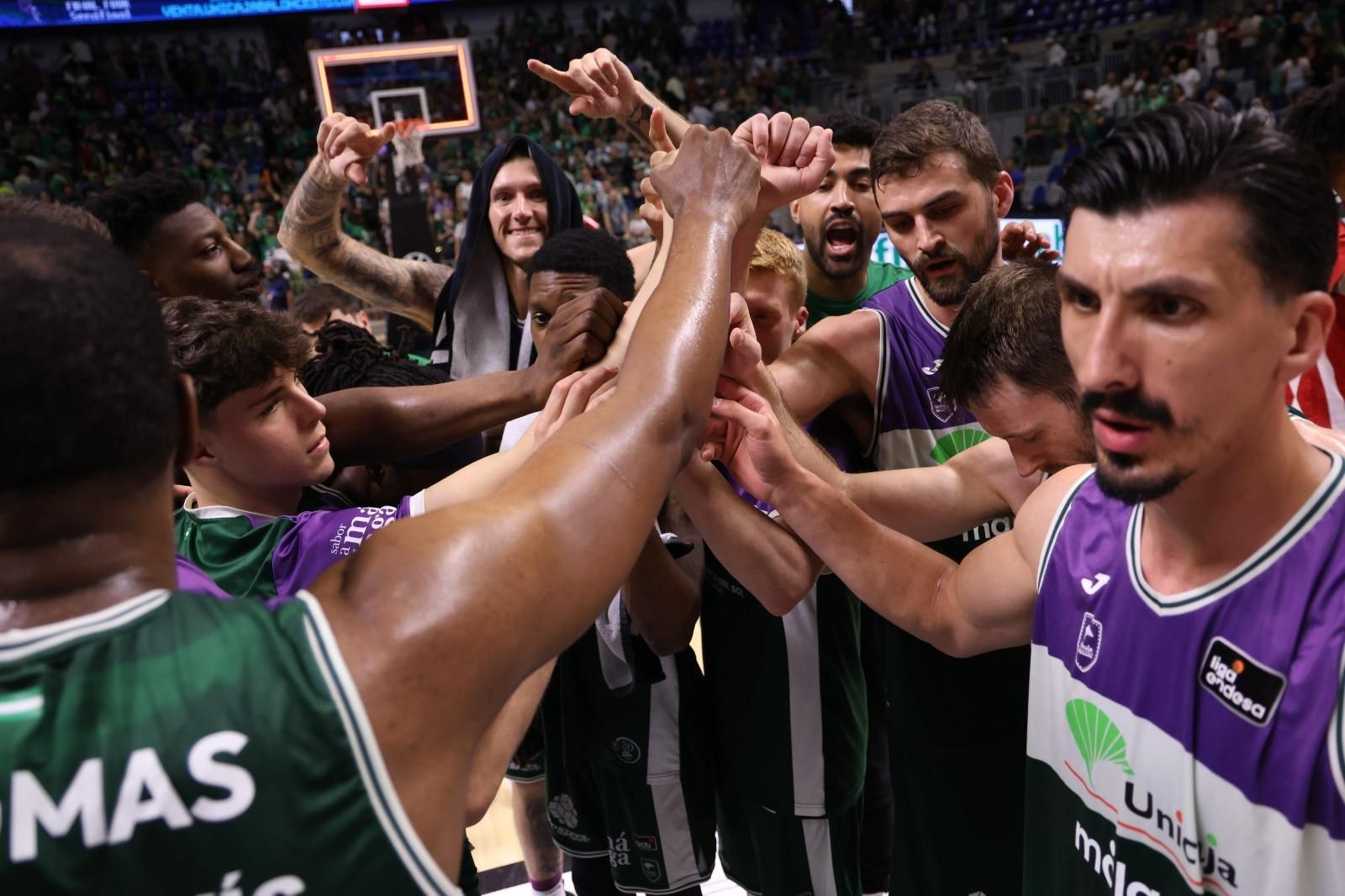 El Unicaja celebra al final del partido.