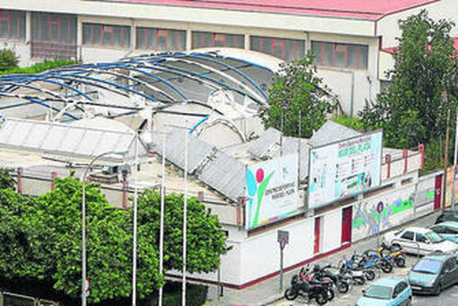 El daño que sufría la cubierta de la piscina de Mar del Plata, en El Tardón.