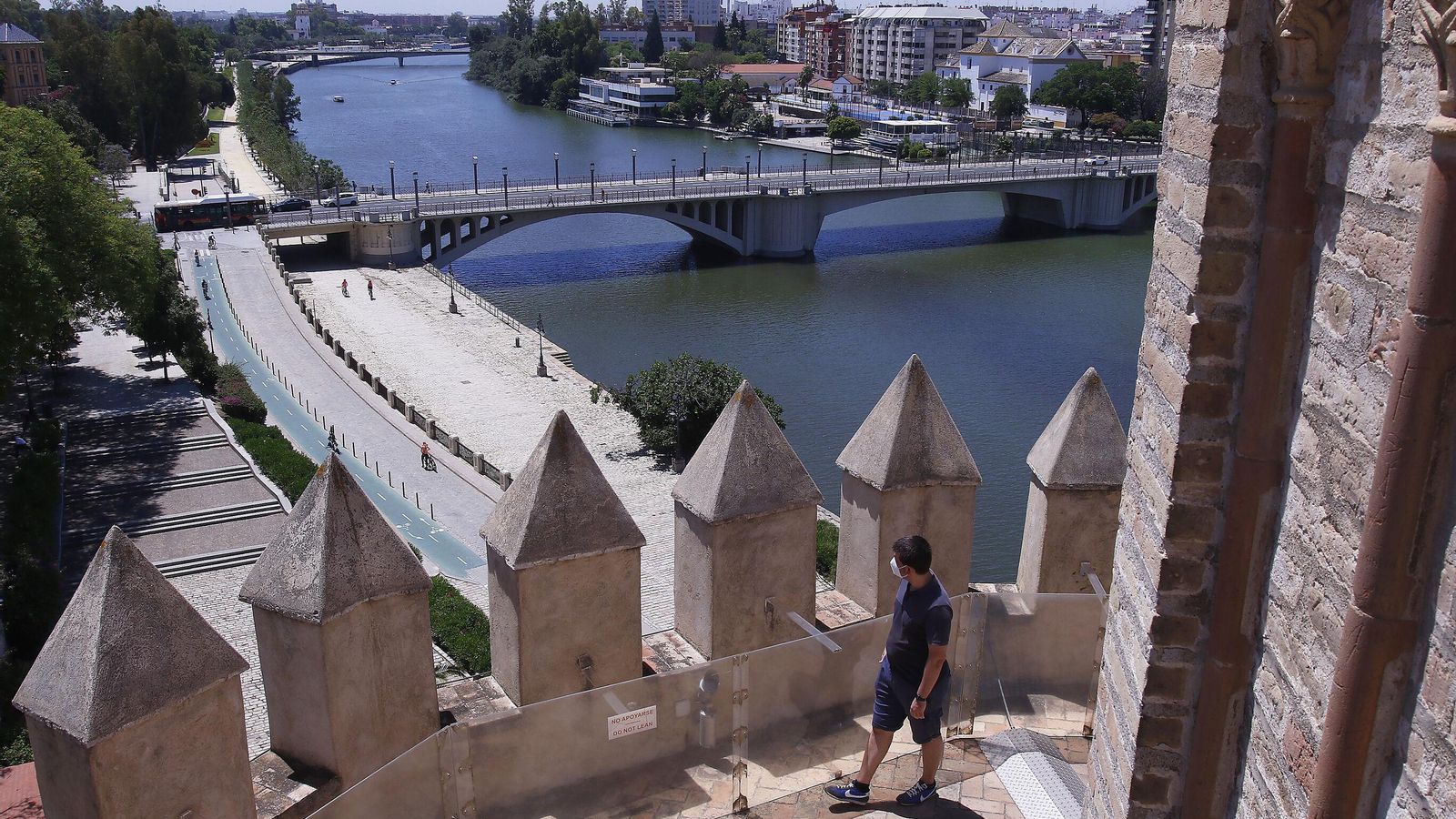 Vista del río desde la Torre del Oro.