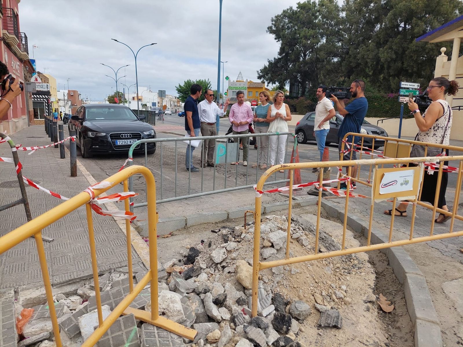 Visita a las obras de la nueva rotonda en la carretera de Medina, junto al parque público de Huerta del Rosario.
