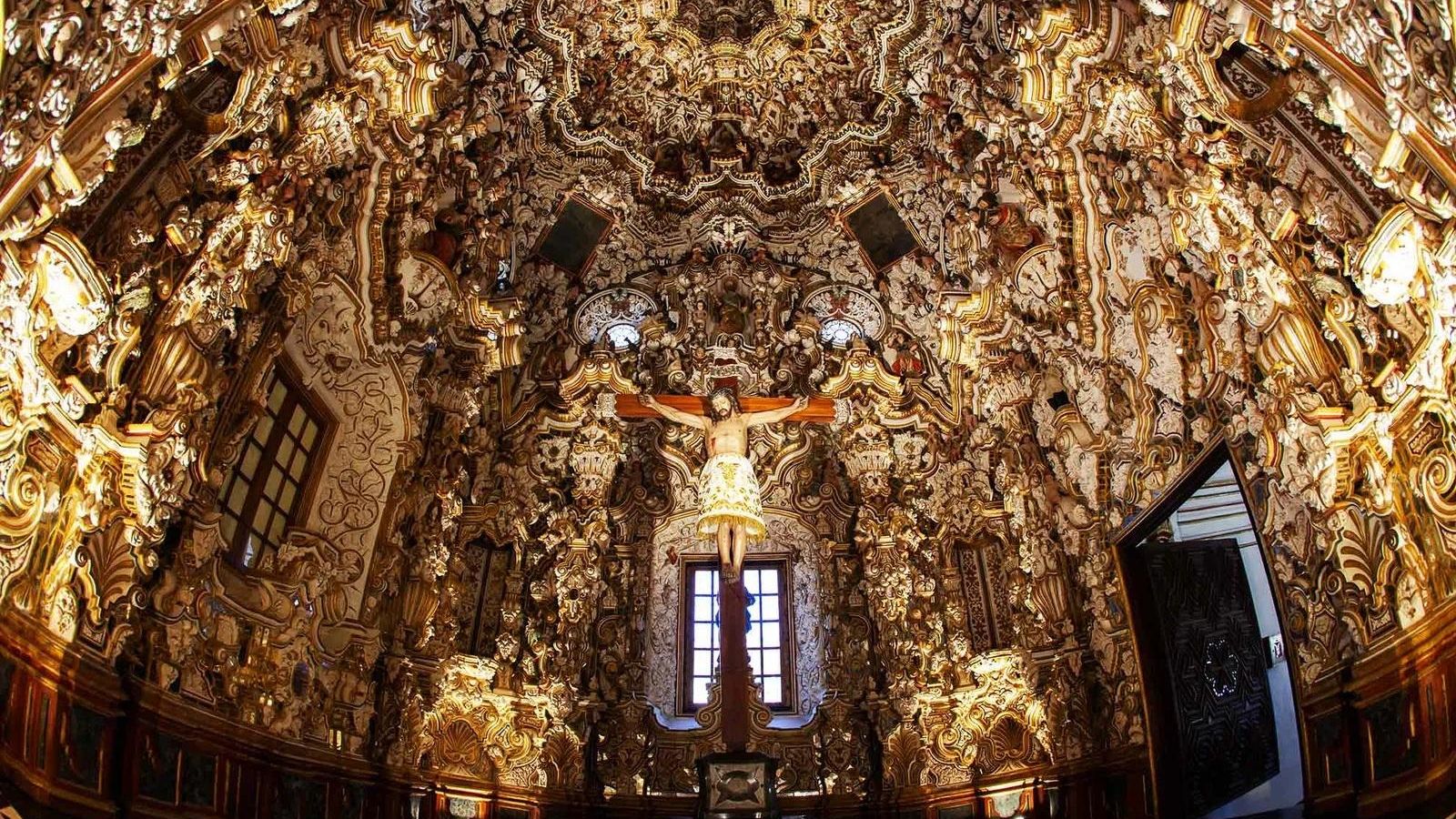 Camarín de estilo rococó de la Ermita del Cristo del Llanto.