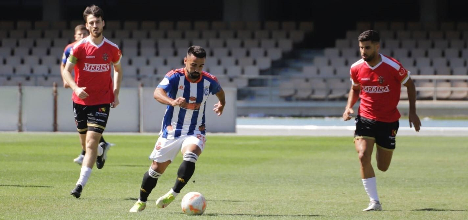 Un lance del Xerez CD - Atlético Espeleño disputado en Chapín.