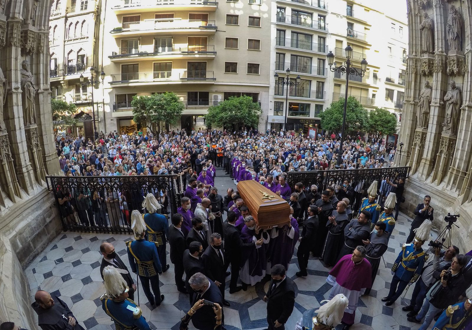 Sevilla despide al Cardenal Carlos Amigo Vallejo, todas las imágenes