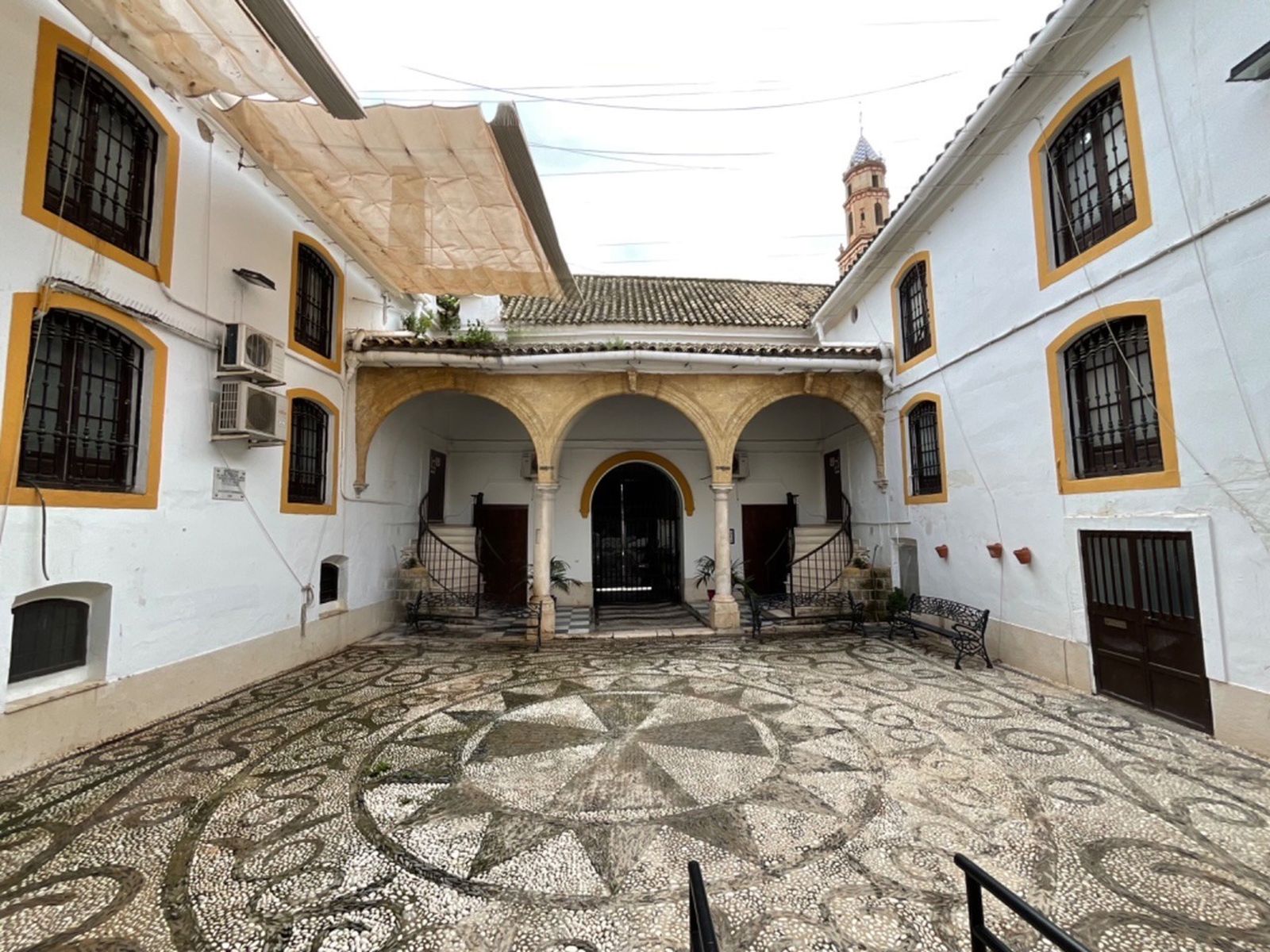 Actualmente, en la parte interior de la Antigua Audiencia se encuentra la residencia de mayores, la cual va a seguir ofreciendo allí todos sus servicios, dado que esta recuperación de espacios hace referencia a la parte delantera del mismo.