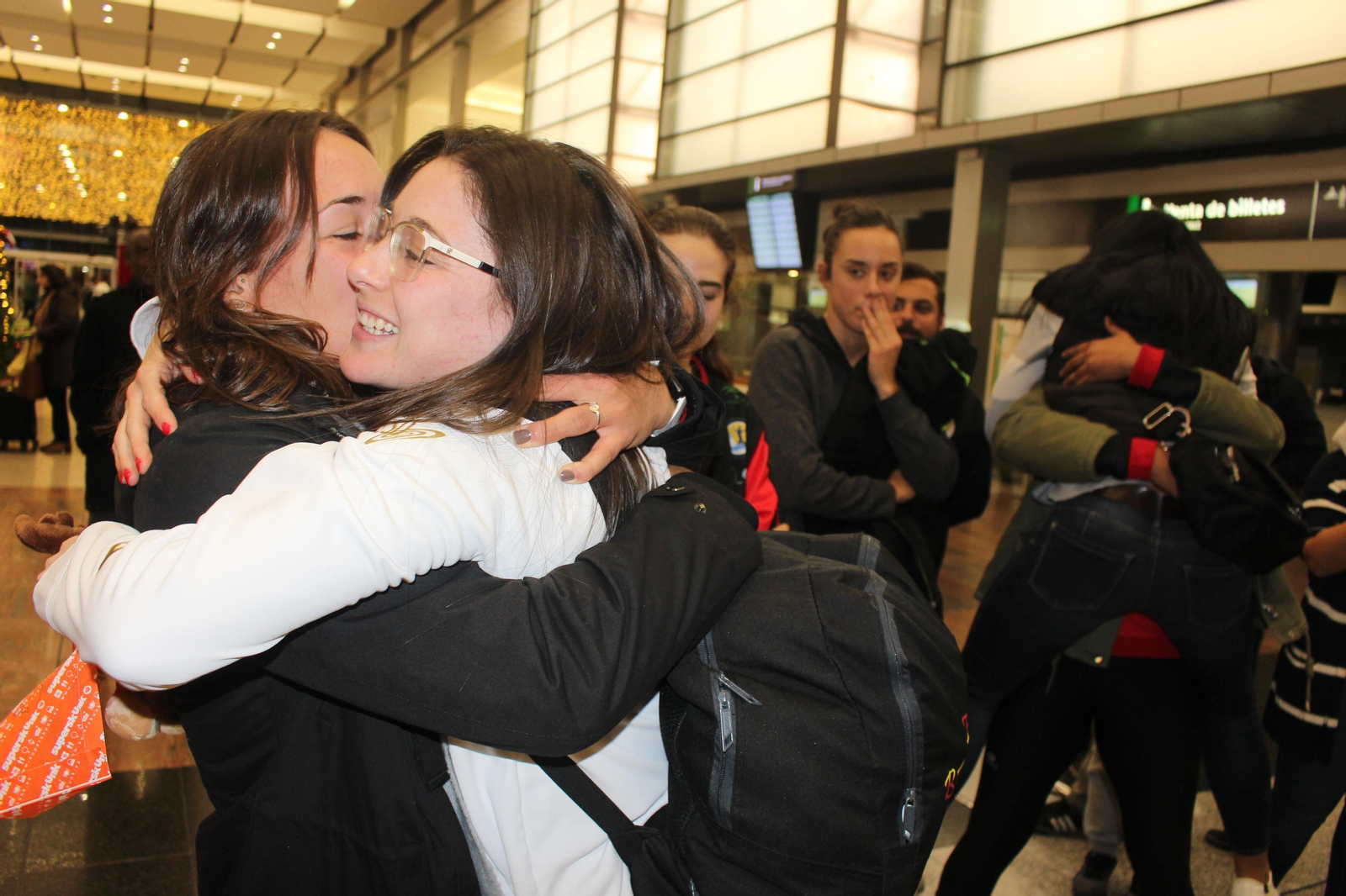 La llegada de Sole y Marta López a Málaga, en fotos