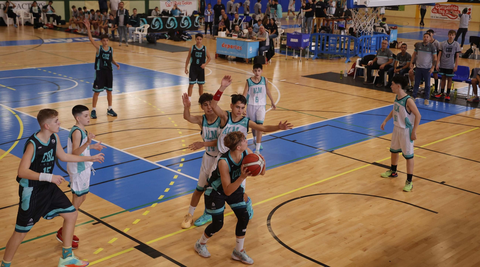 Las fotos de la segunda jornada del Campeonato de Andalucía infantil masculino de baloncesto, en La Línea