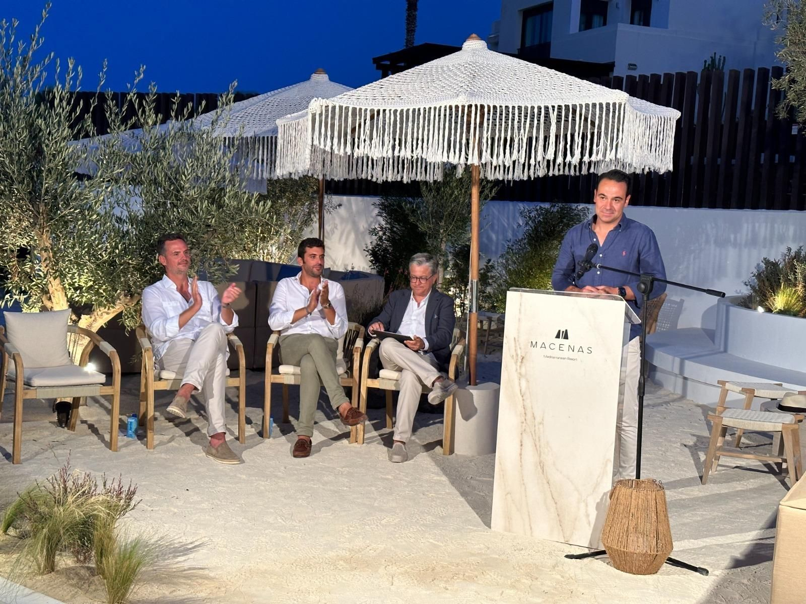 26. Descubre el Club Social de Macenas Mediterranean Resort de Cosentino