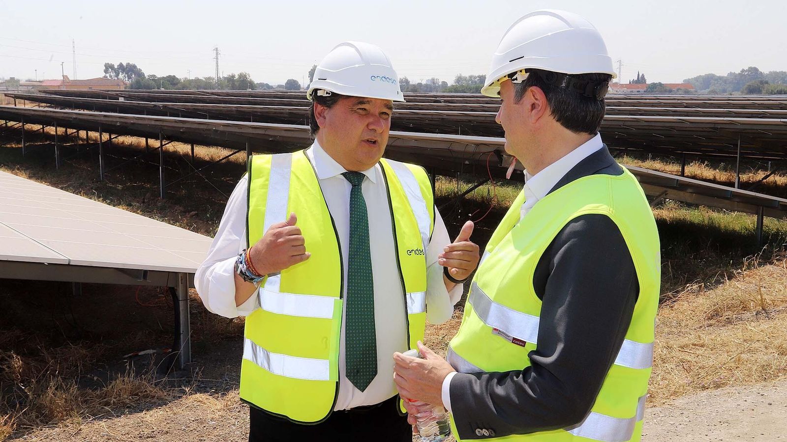 Gabriel Cruz con Rafael Sánchez, responsable de Endesa para Andalucía.