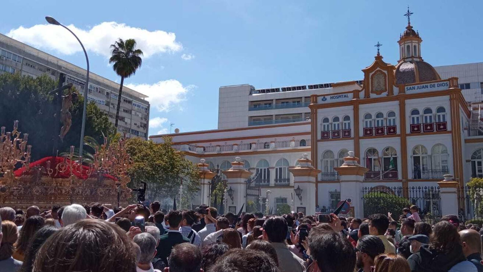 Llegada del Cristo de la Sed al Hospital San Juan de Dios.