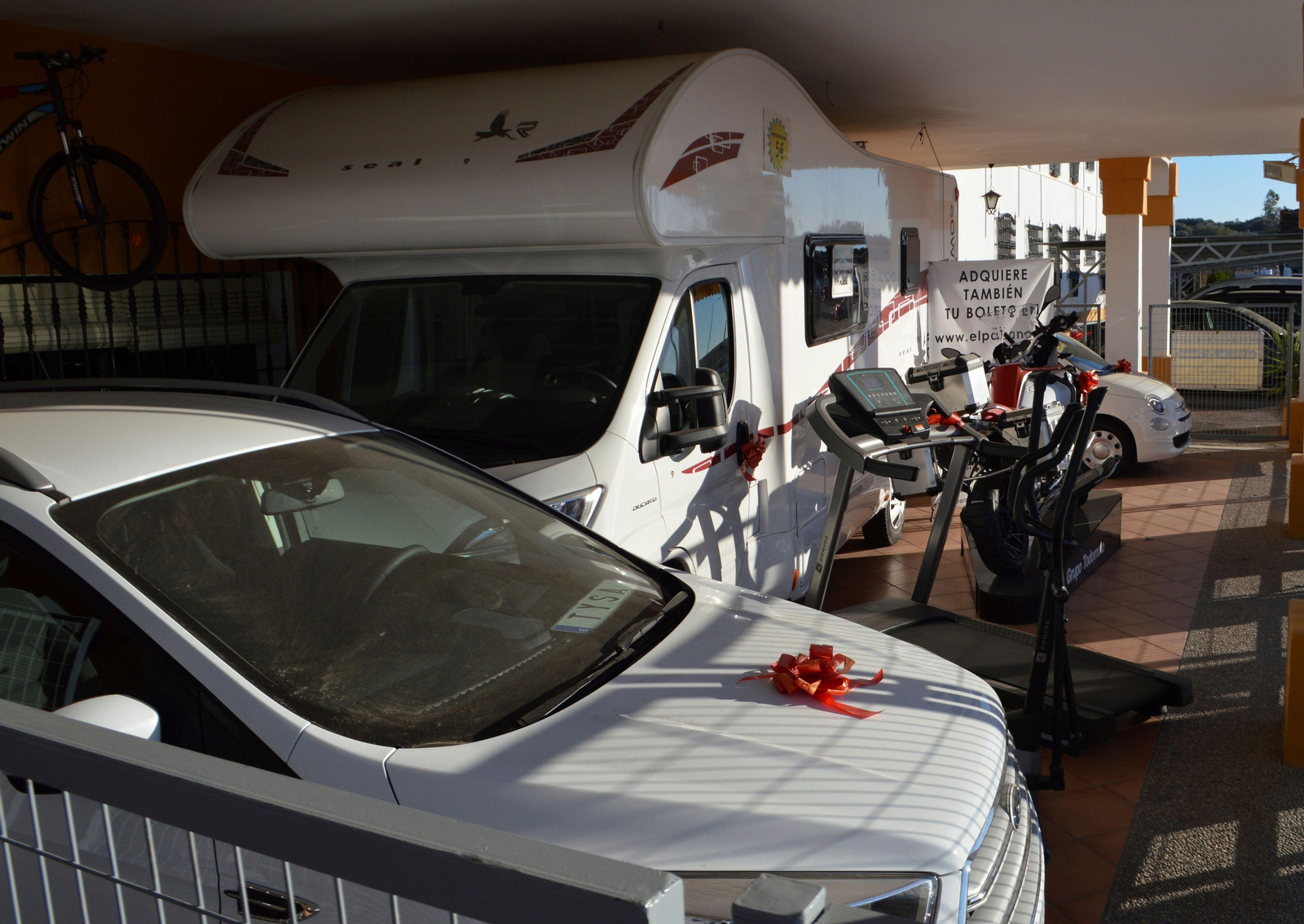 Premios de un sorteo anterior en la Venta 'El Paisano' de Utrera (Sevilla).