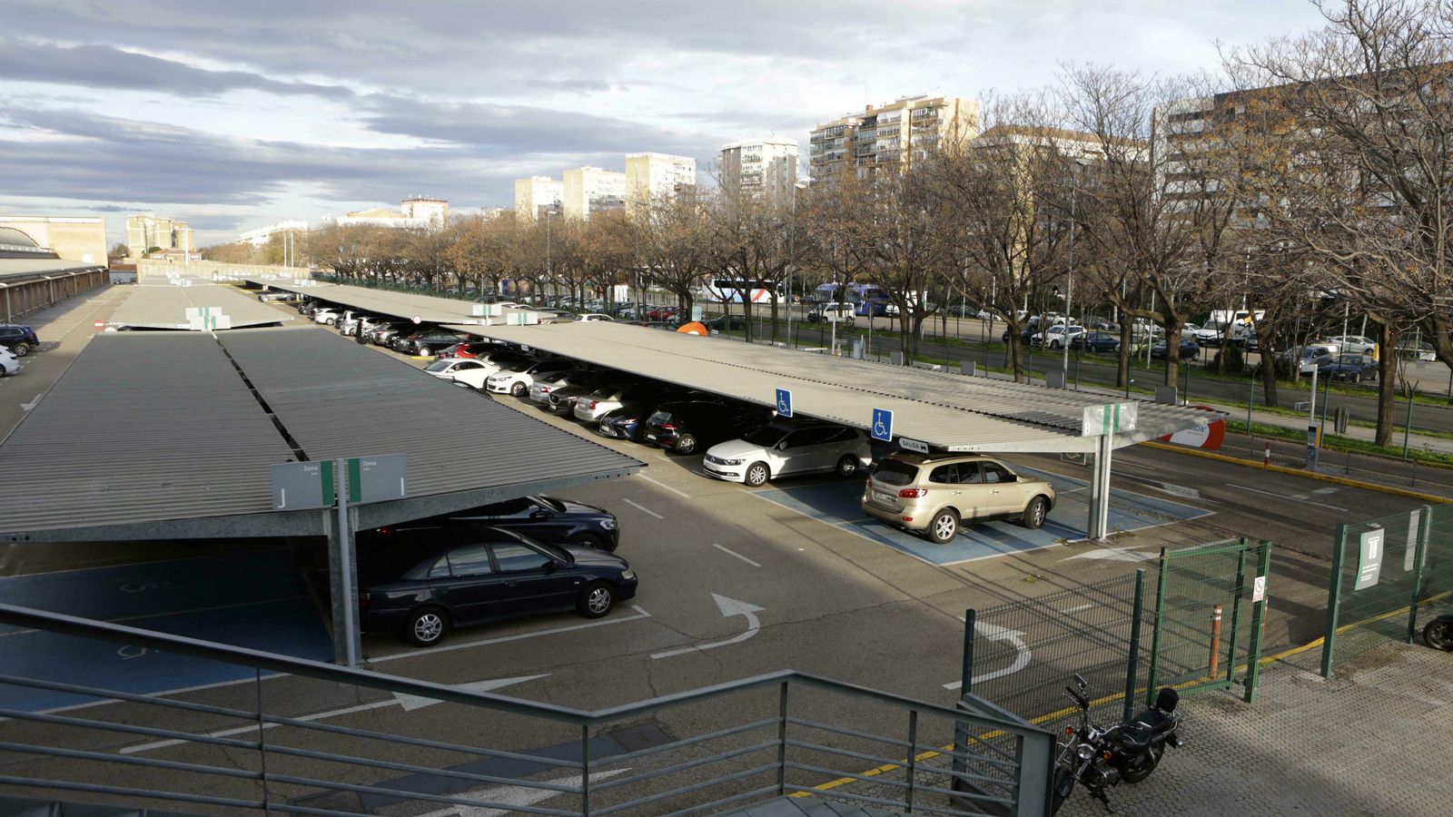 Las plazas de aparcamiento serán reubicadas por el entorno del inmueble levantado en 1991.