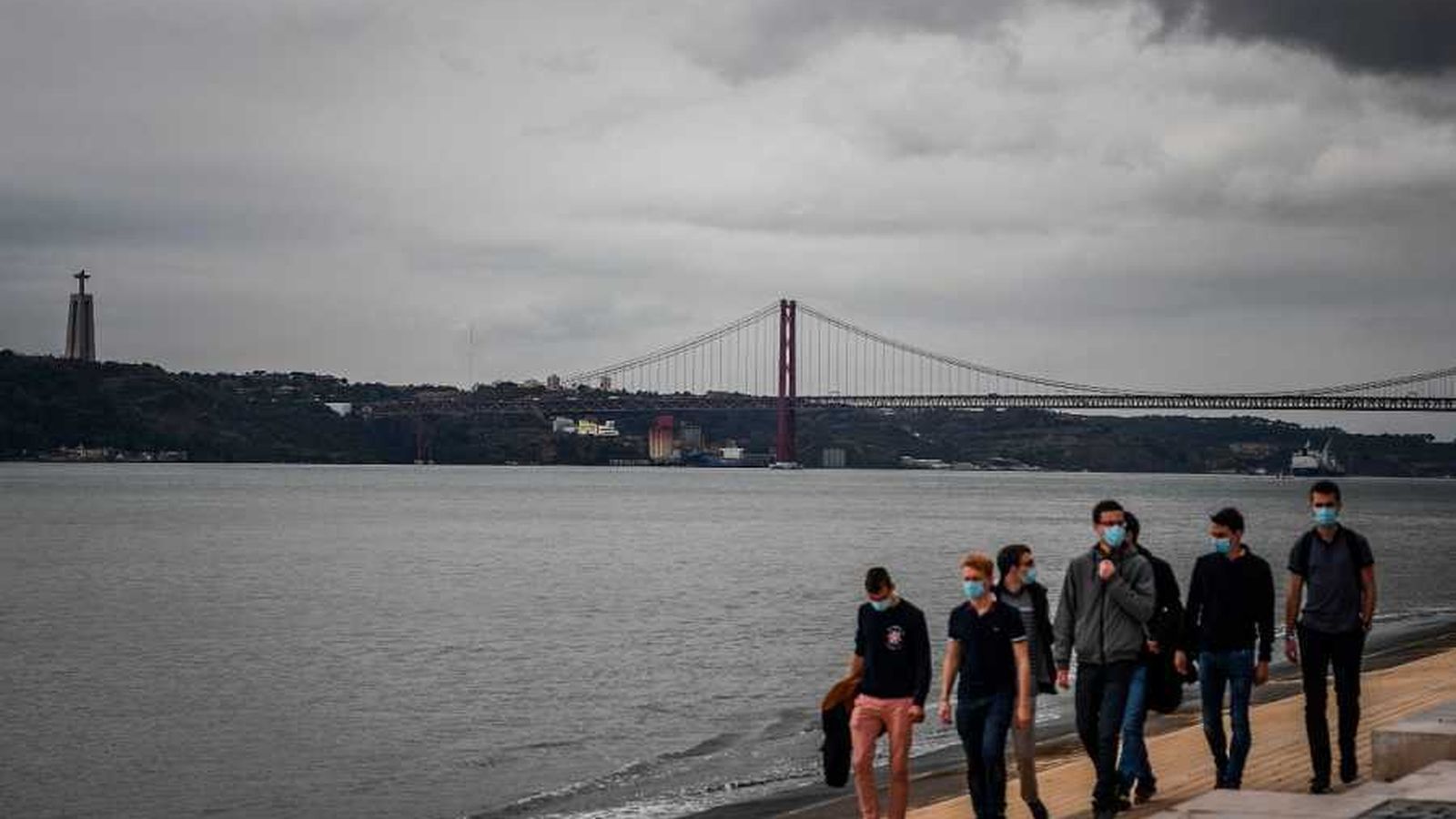 Portugal confina desde hoy al 70 % de su poblacion, incluidas Lisboa y Oporto
