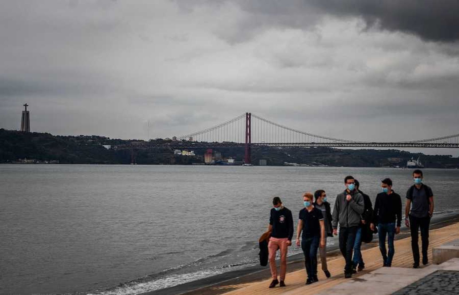 Portugal confina desde hoy al 70 % de su poblacion, incluidas Lisboa y Oporto