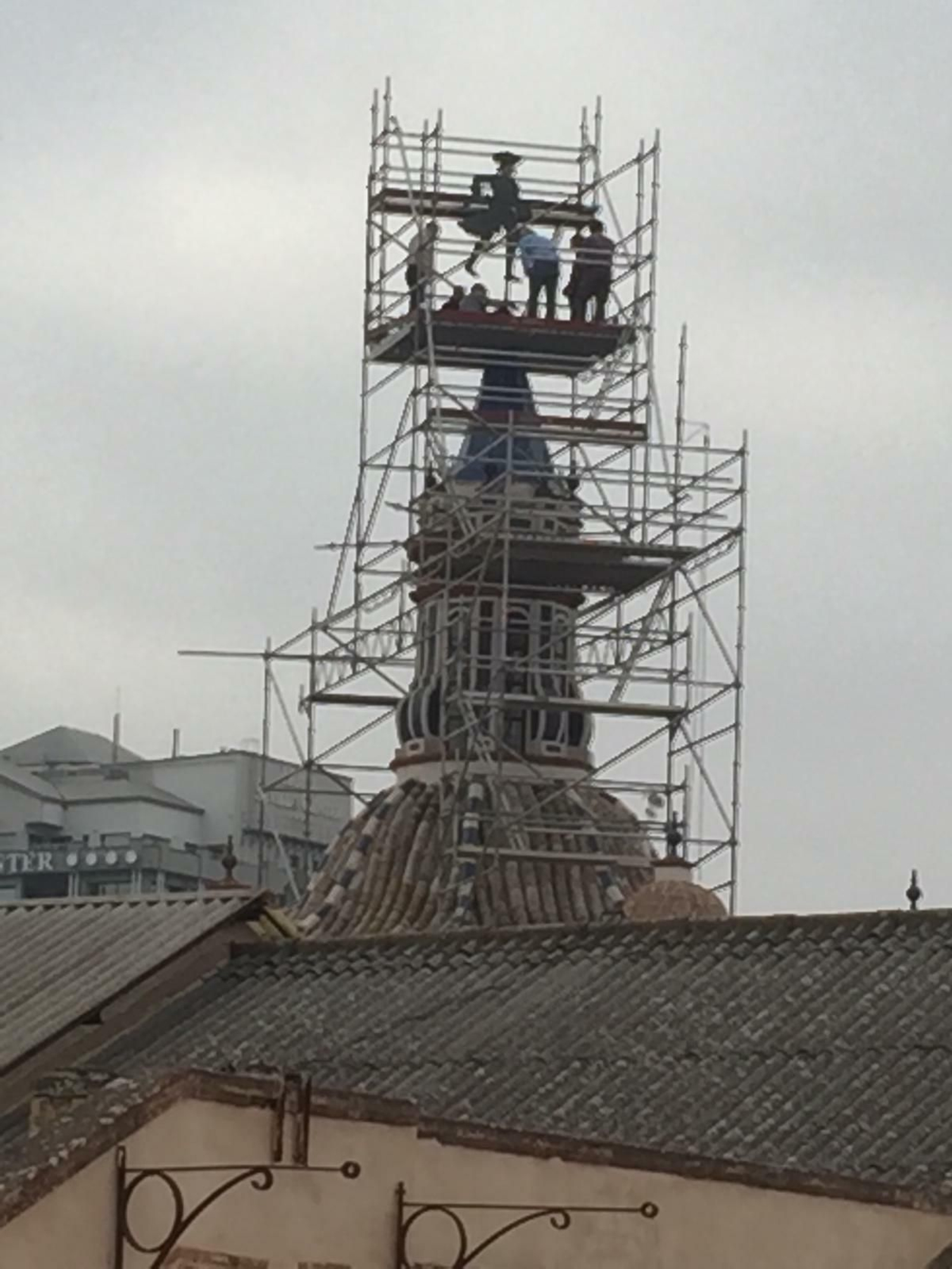 El Miguelete corona de nuevo la Fábrica de Artillería.