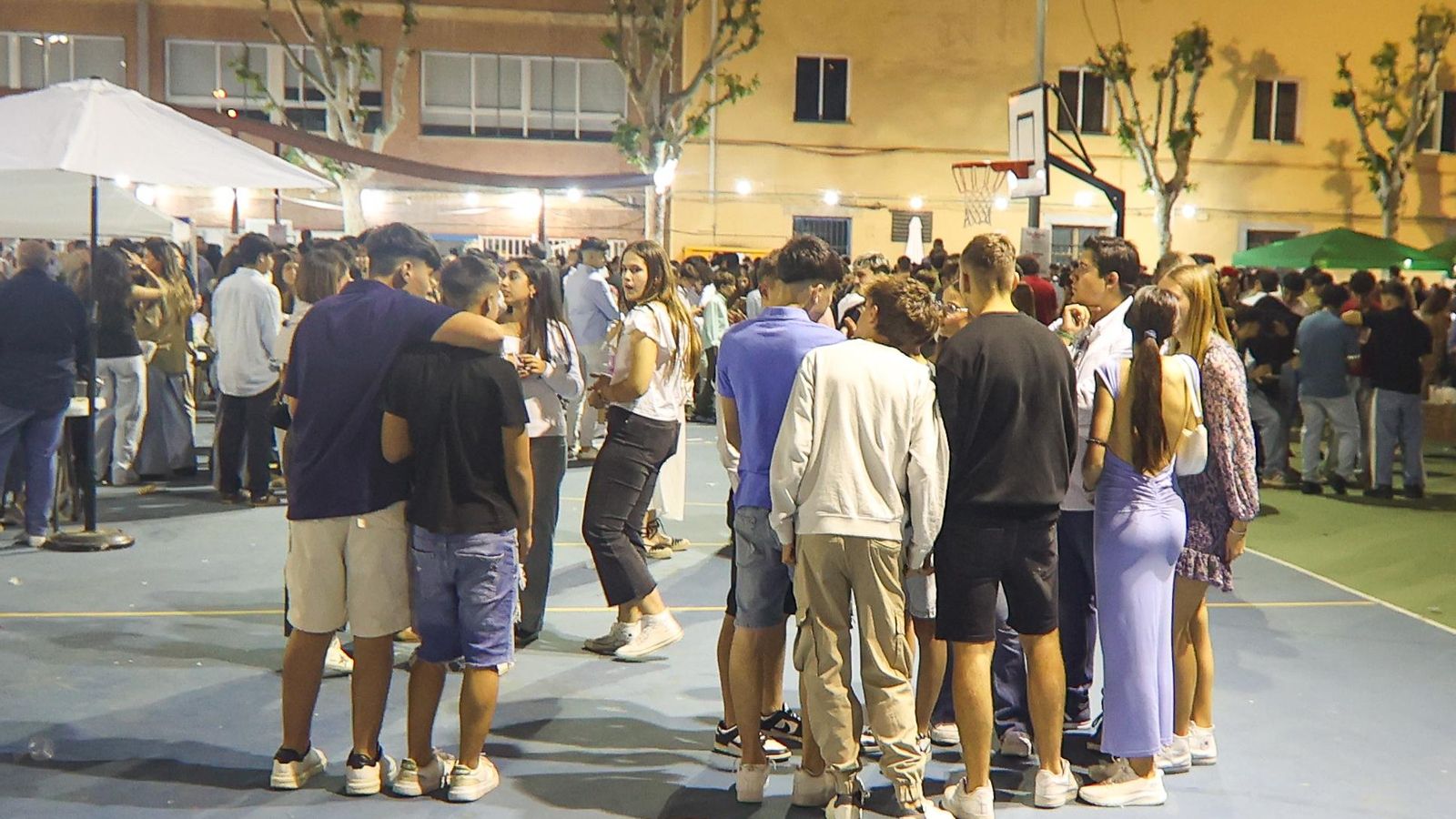 Búscate en las mejores fotos de las Cruces en Granada