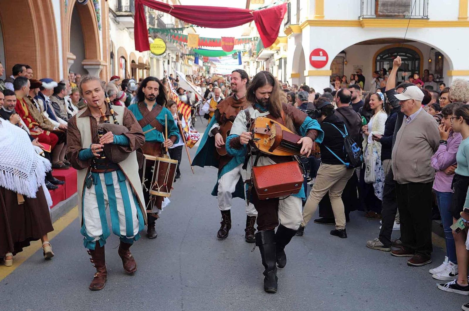 Imágenes del gran ambiente en la Feria Medieval de Palos de la Frontera, Huelva