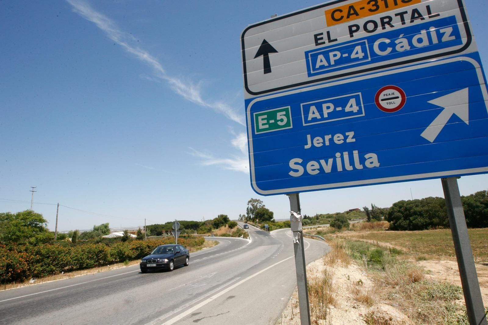 Señal que anuncia el nudo de carreteras en Puerto Real. Señal que anuncia el nudo de carreteras en Puerto Real.
