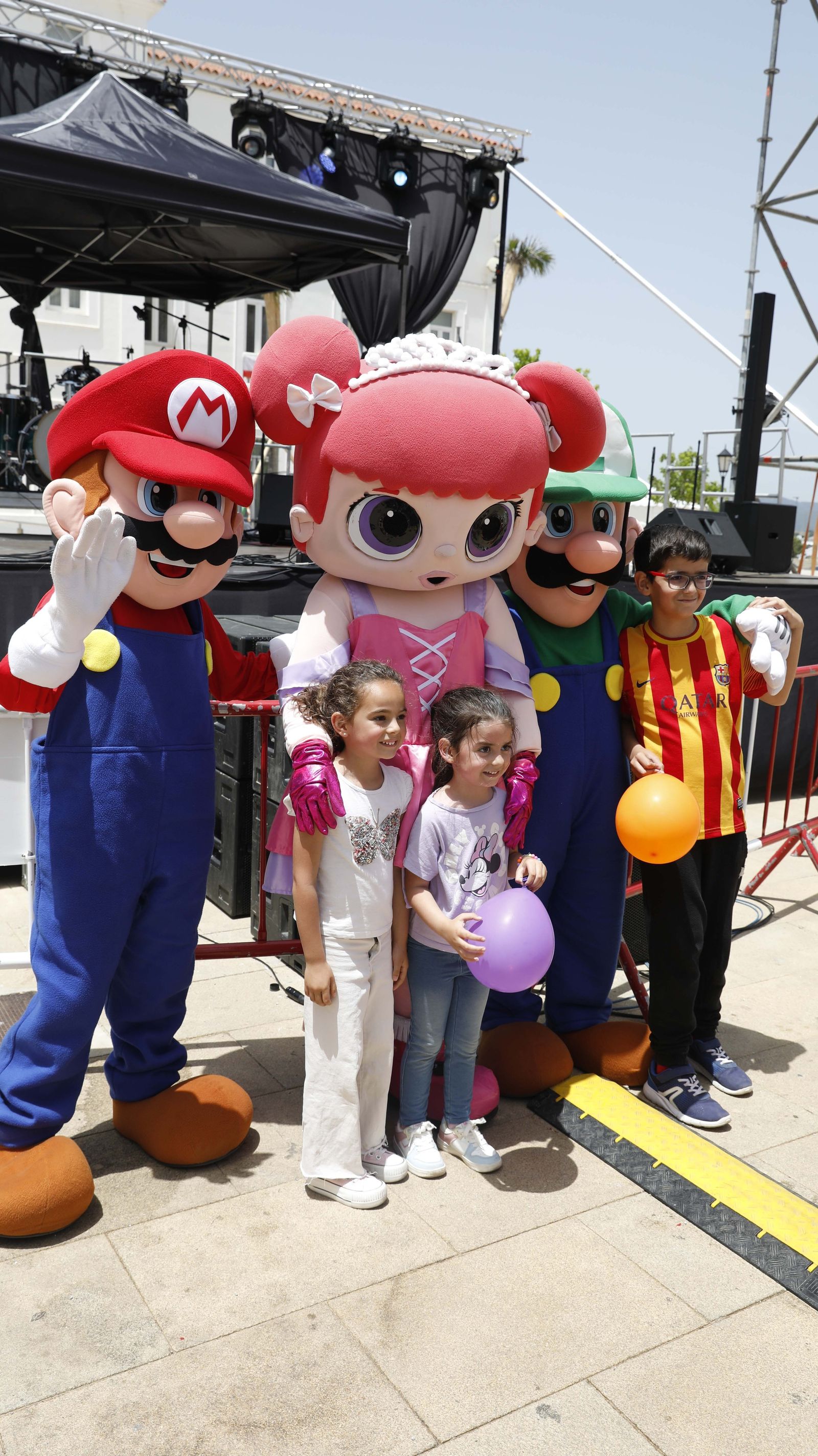 Fotos del festival de foodtrucks y conciertos por el 318 aniversario de San Roque