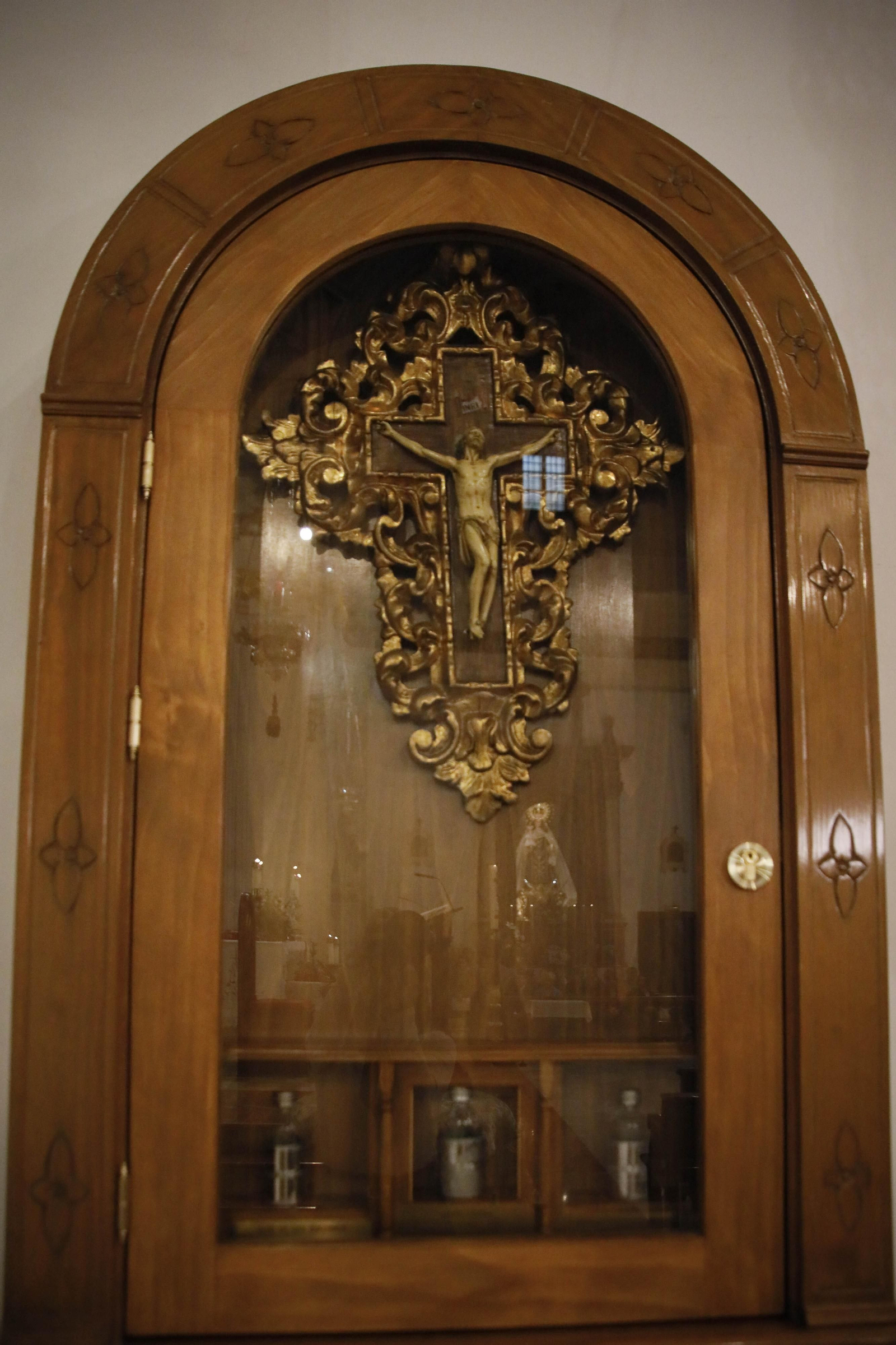 Así fue el Lignum Crucis en la Iglesia San Sebastián, en imágenes