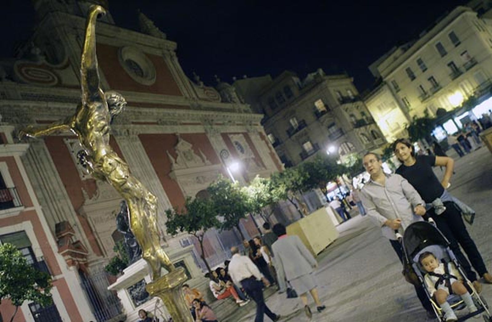 Obras de Dalí en la Plaza del Salvador