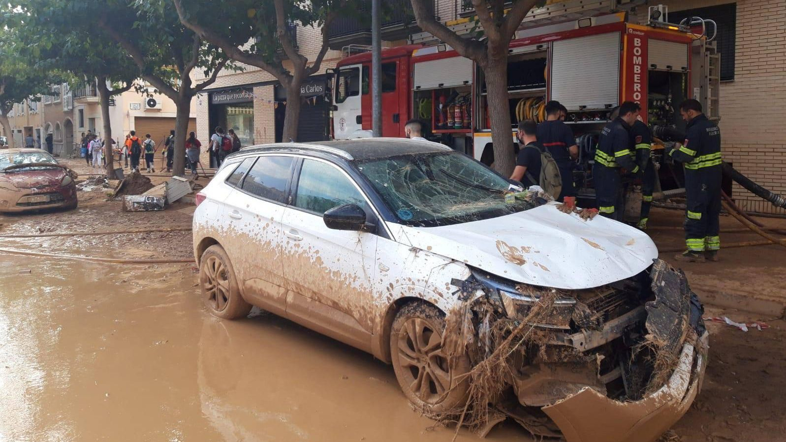 Las imágenes de los almerienses desplazados a la zona cero de Valencia