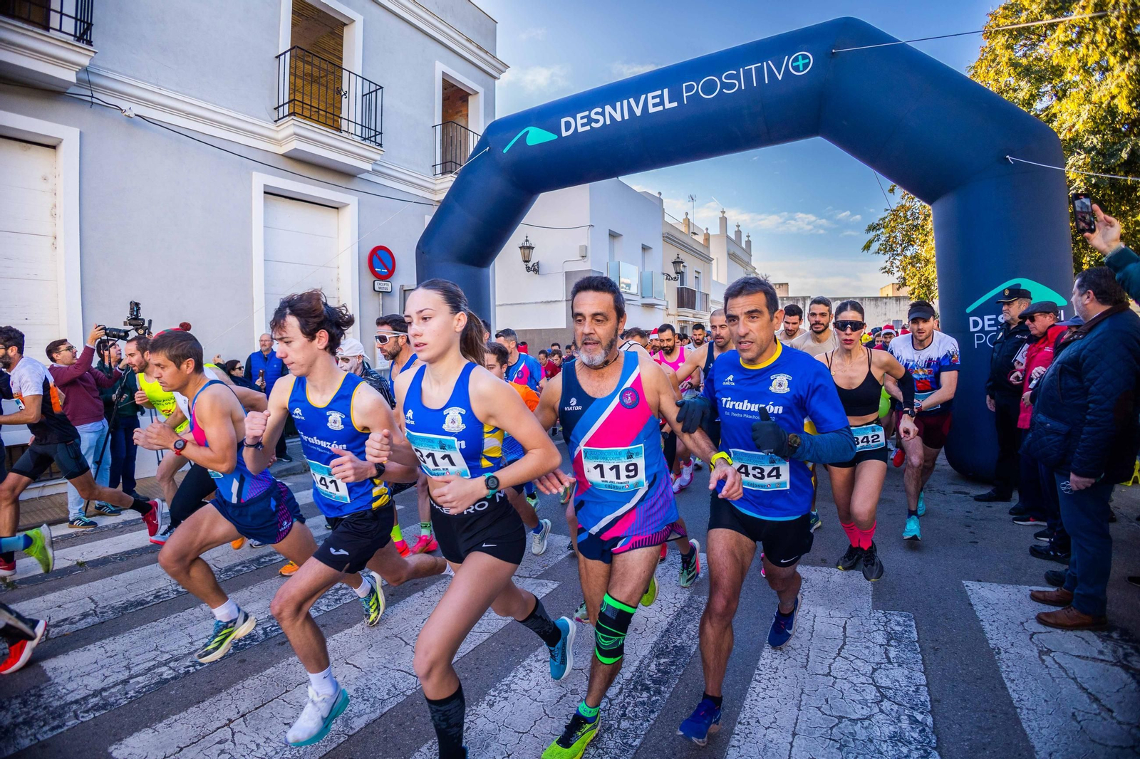 Gran ambiente en la Carrera Solidaria de la Divina Pastora en San Fernando