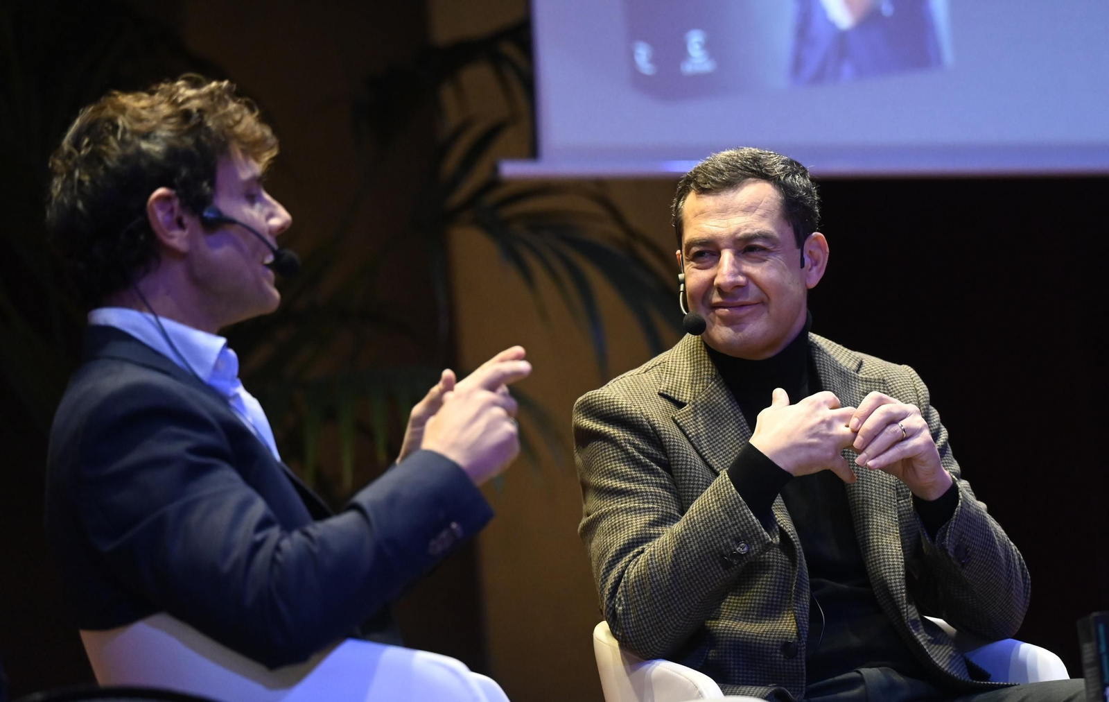 Juanma Moreno presenta en Córdoba su libro 'Manual de convivencia', en imágenes