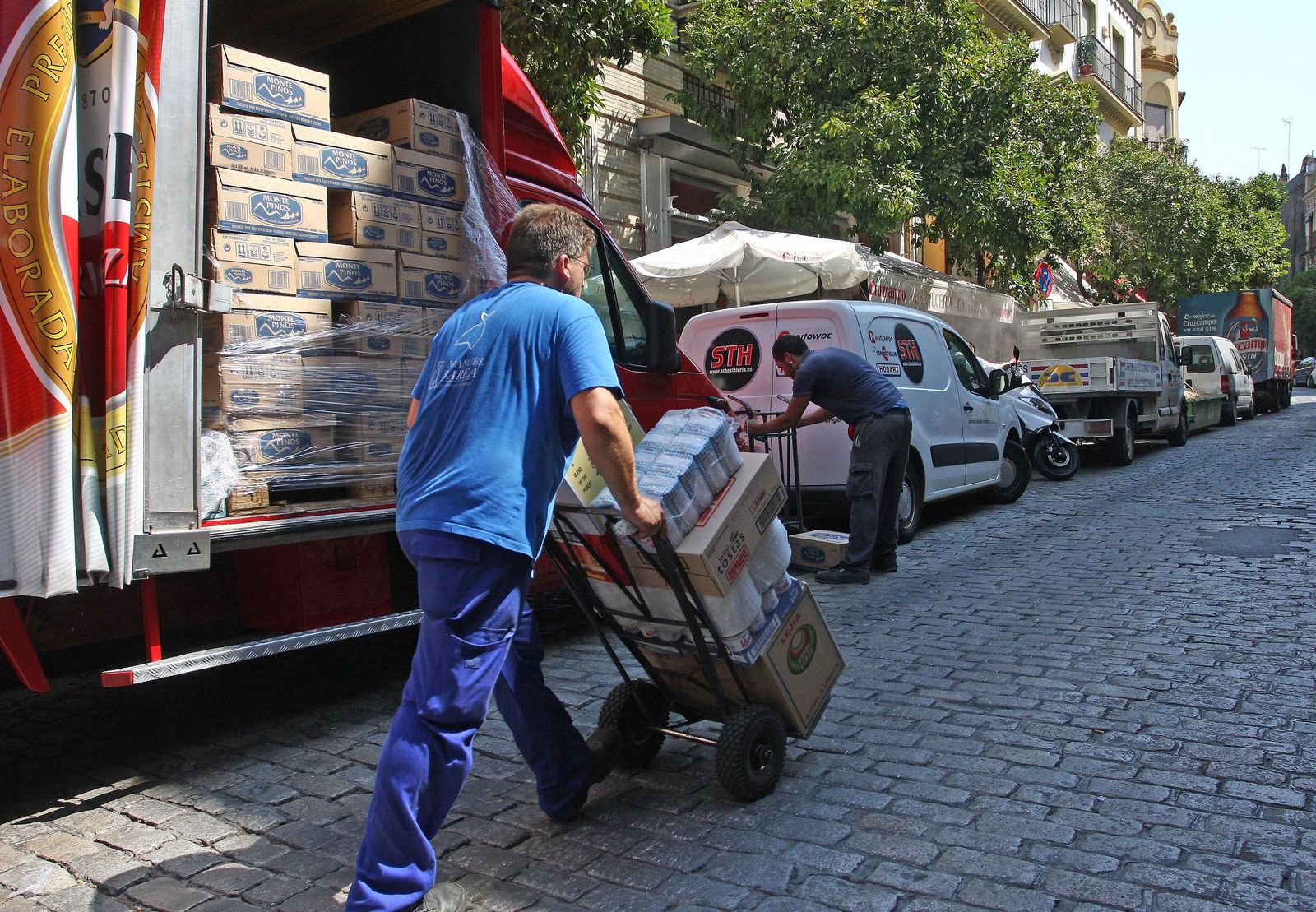 Un trabajador de carga y descarga