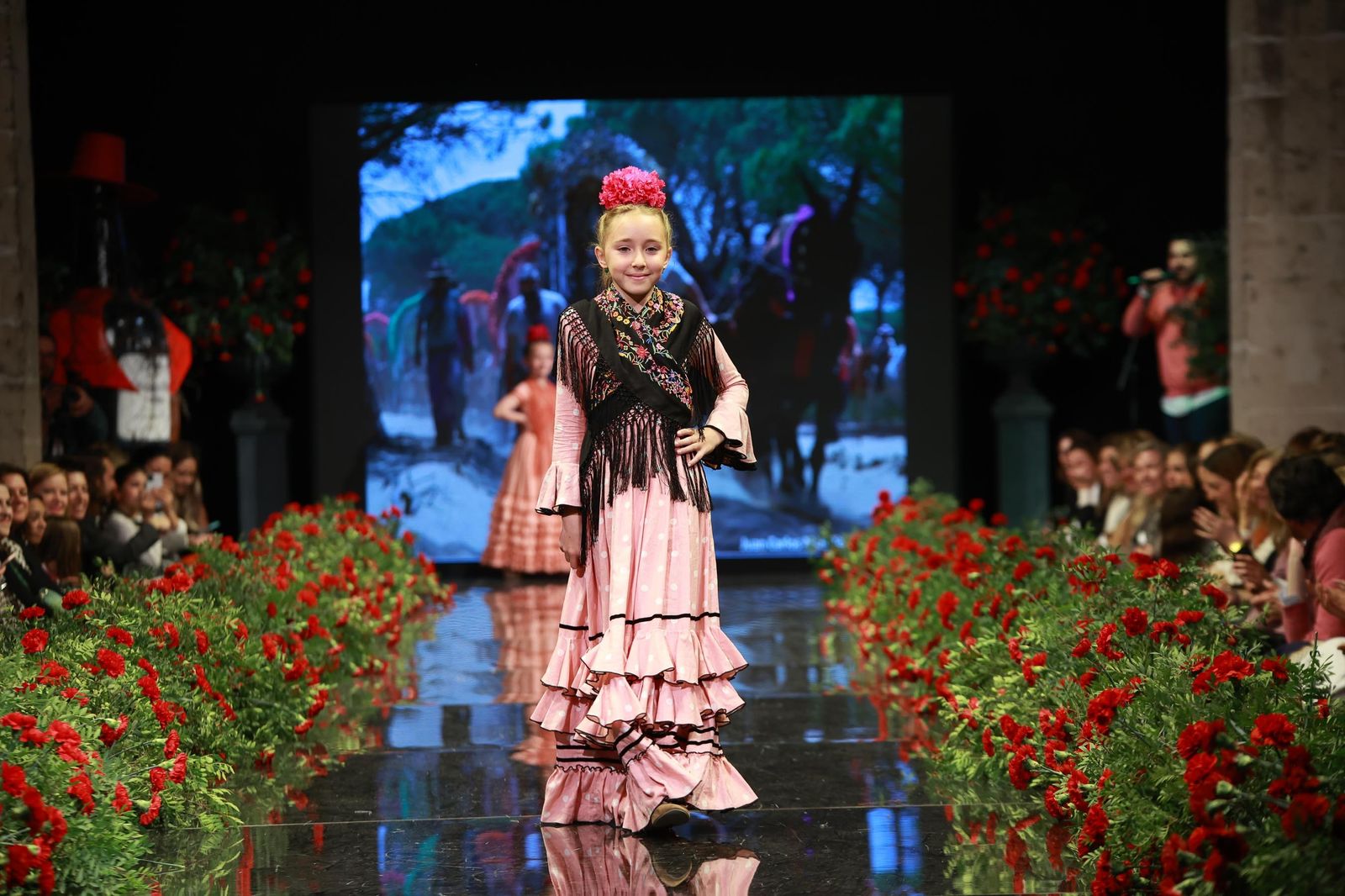 Desfile benéfico de la Hermandad del Rocío de Jerez en la Pasarela Flamenca Jerez Tío Pepe 2023