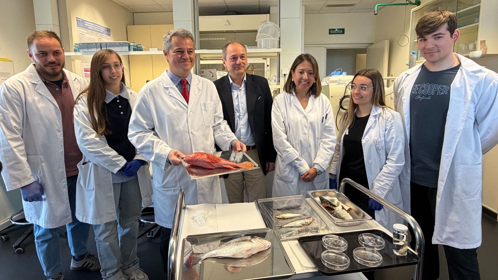 Imagen del equipo investigador en el laboratorio