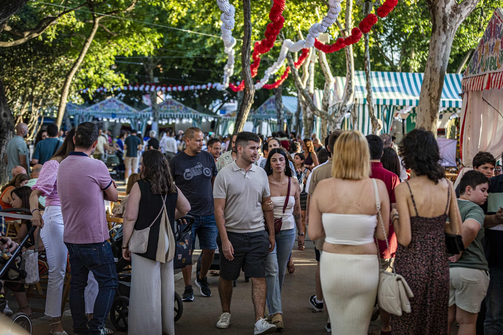 Búscate en las imágenes del viernes de Feria en San Fernando