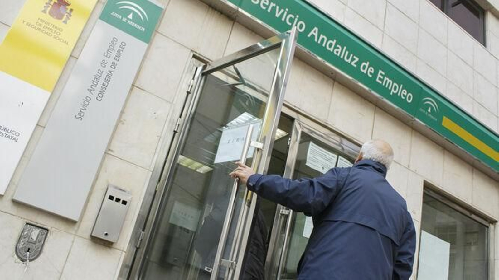 CSIF Granada denuncia que las oficinas del Servicio Andaluz de Empleo en la provincia funcionan con menos de la mitad del personal que tienen asignado