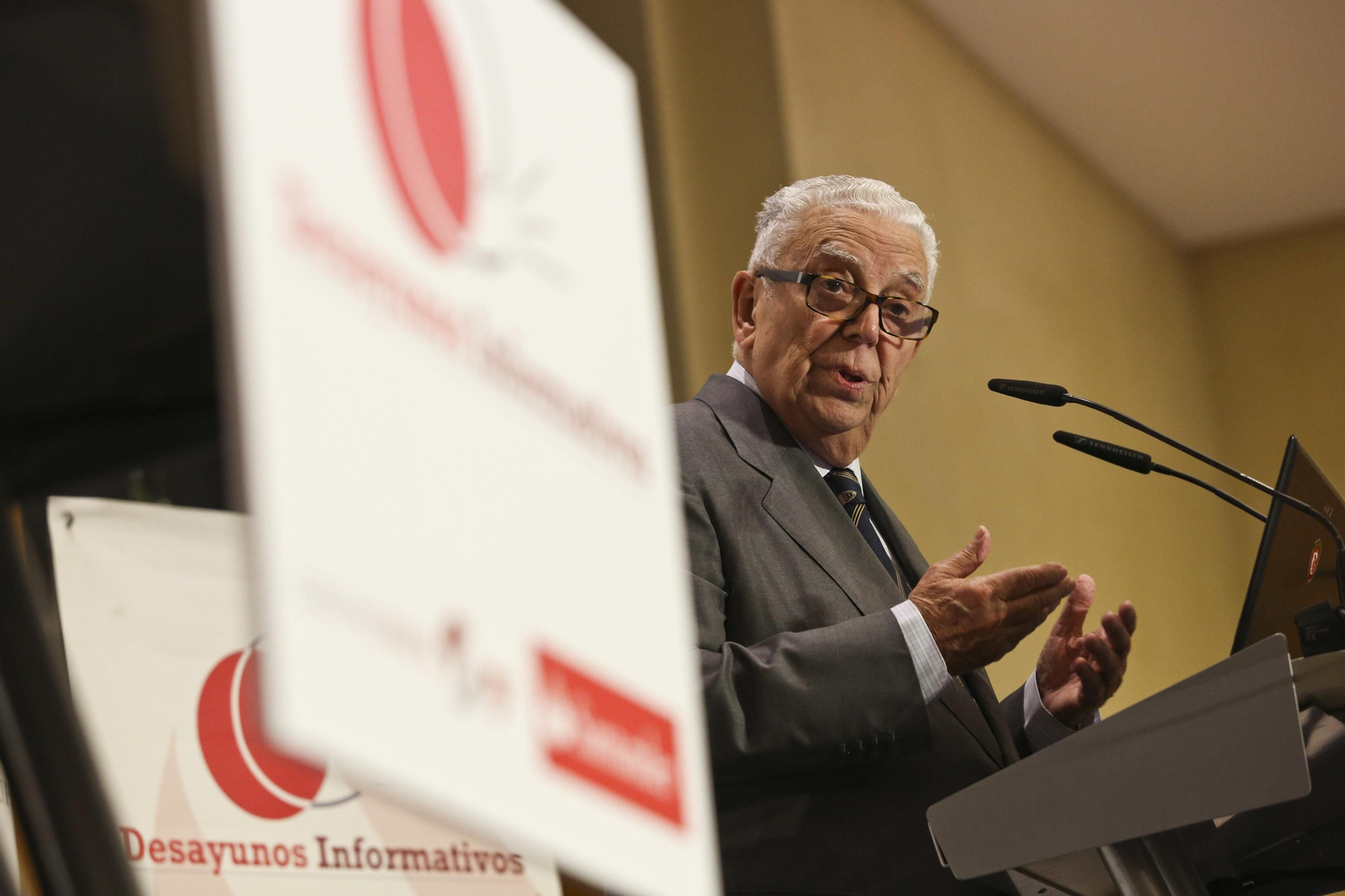 Las imágenes del desayuno-coloquio con Rafael Domínguez de Gor