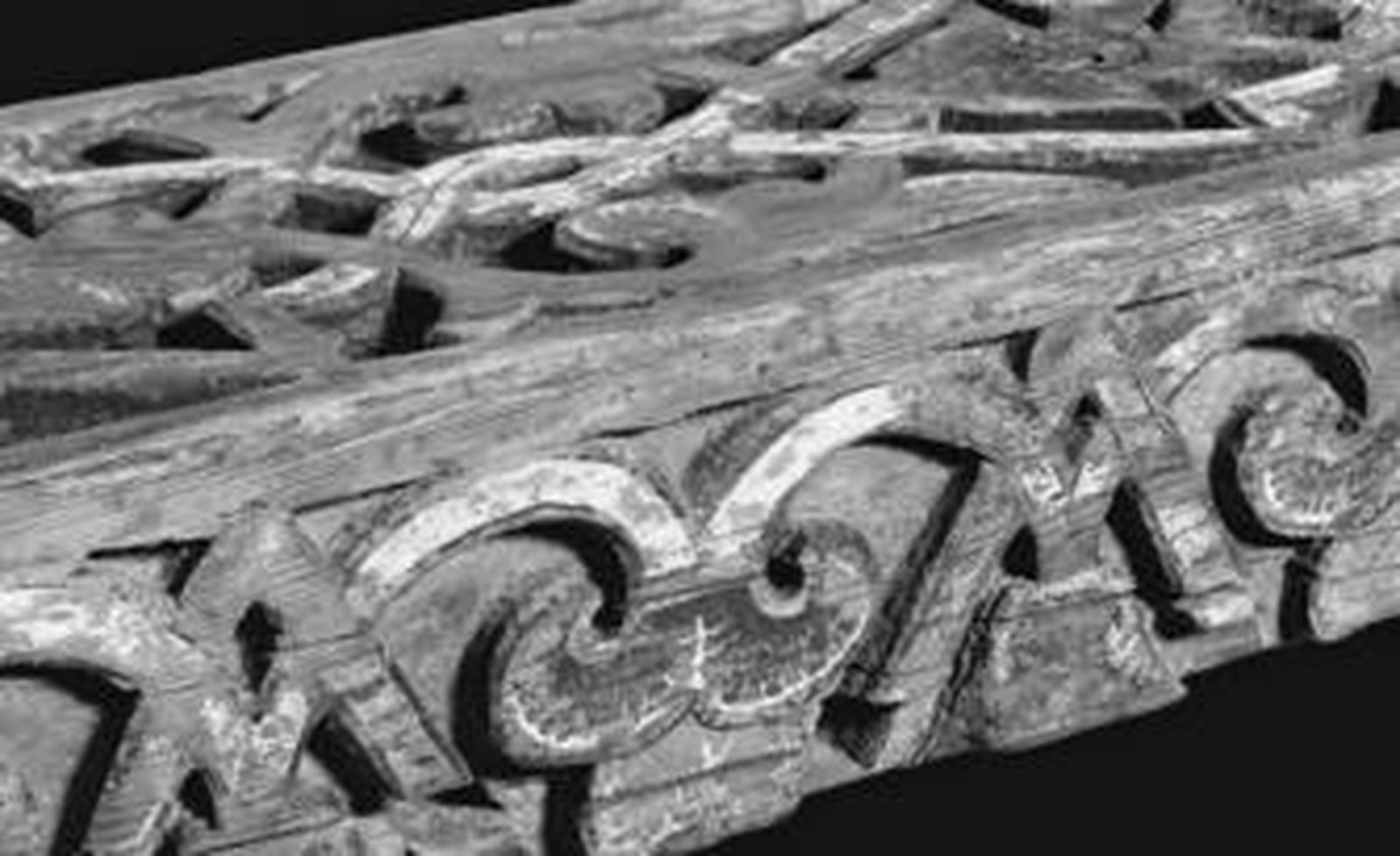 Detalle de una de las vigas de la Mezquita de Córdoba subastadas ayer en Christie's, en la que se aprecian restos de policromía.